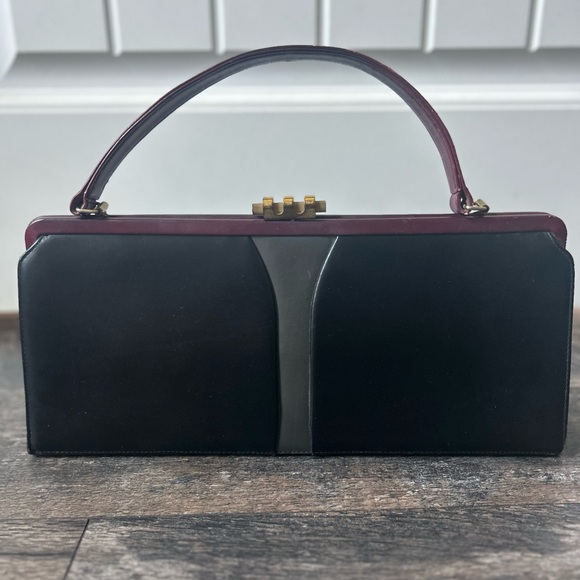 Palizzio Handbags - Vintage Palizzio by New York Over the Shoulder Purse With Gold Latch